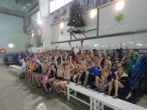 Read more about the article В бассейне «Лидер» прошли соревнования по плаванию на призы Деда Мороза