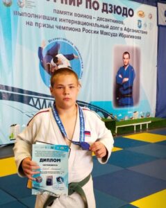 Read more about the article Юные дзюдоисты стали серебряными призёрами турнира на призы Максуда Ибрагимова