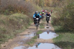 Read more about the article В Липецке любители горного велосипеда завершили сезон велокроссом в Студёновском карьере