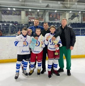 Read more about the article Команда СШ 11 (2013) выиграла хоккейный турнир «Весенний»