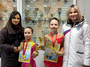 Read more about the article Четыре золотых, одна серебряная и две бронзовых медалей привезли воспитанницы СШ 11 из Ефремова