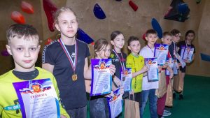 Read more about the article Скалолазы из пяти регионов России соревновались в Липецке
