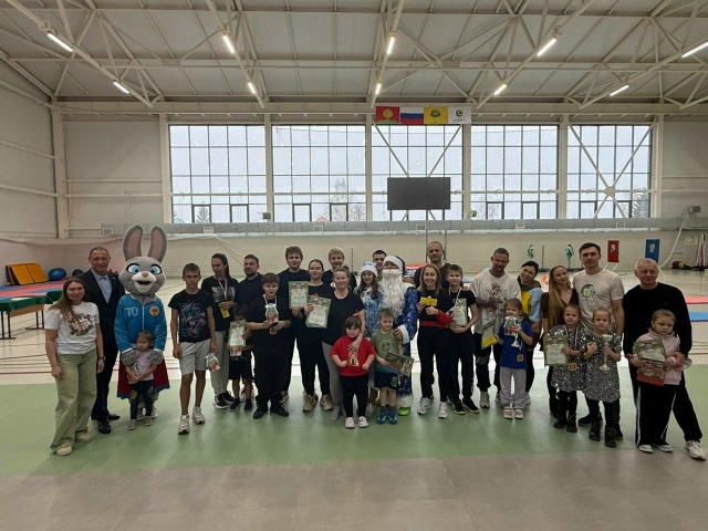 Read more about the article В ФОК «Ссёлки» состоялась Семейная Новогодняя эстафета