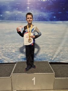 Read more about the article Три золотые медали «Воронежского пируэта — 2026» привезли воспитанники «Спортивной школы №11»