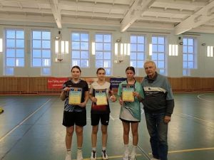 Read more about the article В субботу, 18 апреля, в спортивной школе № 4 прошёл первый день соревнований в рамках Первенства СШ4 по бадминтону!