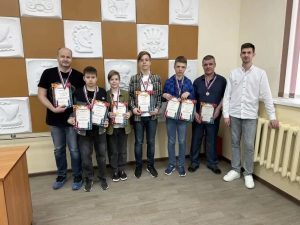 Read more about the article В спортивной школе № 4 завершился 1 этап Кубка по быстрым шахматам среди семейных команд!