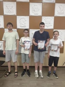 Read more about the article Завершился блиц турнир МБОУДО «СШ № 4» по шахматам, посвящённый Дню России!
